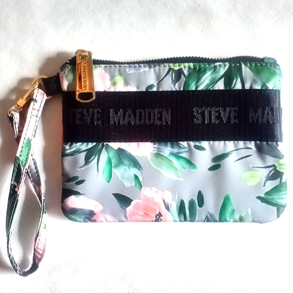 Womens NWOT STEVE MADDEN Pretty Floral W/Large Logo Wristlet/Purse - Picture 1 of 1